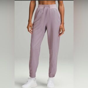 #540 Lululemon License to Train High-Rise Pant
Violet Verbena -Sz 10